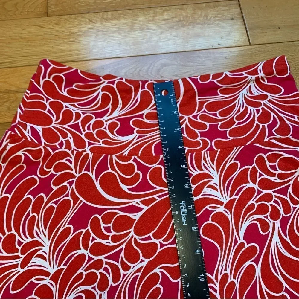 H&M Rayon two tone red/pink + white outlined flowers sz 10 + summer + casual
